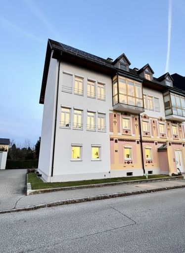 Gebäude straßenseitig