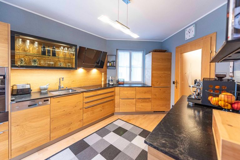 Küche mit Ausgang auf die Terrasse