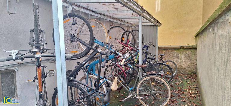 Fahrradabstellplatz im Hof