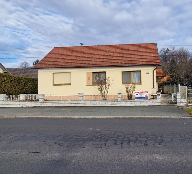 Haus von der Straße aus