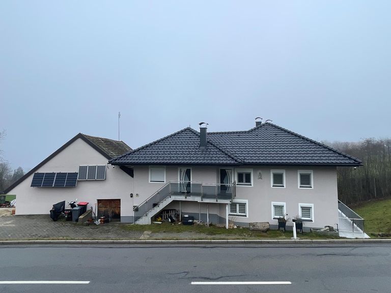 1b_Haus mit Nebengebäude