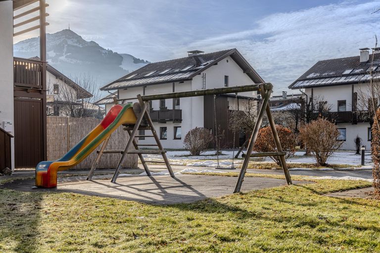 Allgemeiner Kinderspielplatz und Garten
