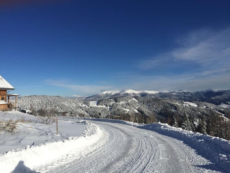 Zufahrt zum Klippitzdorf Winter