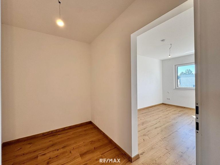 09_Zimmer+Schrankraum