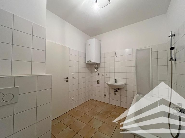 Badezimmer inkl. Wanne und WC