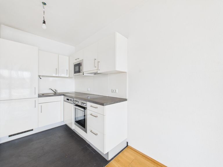 CAM04191G0-PR0078-STILL006