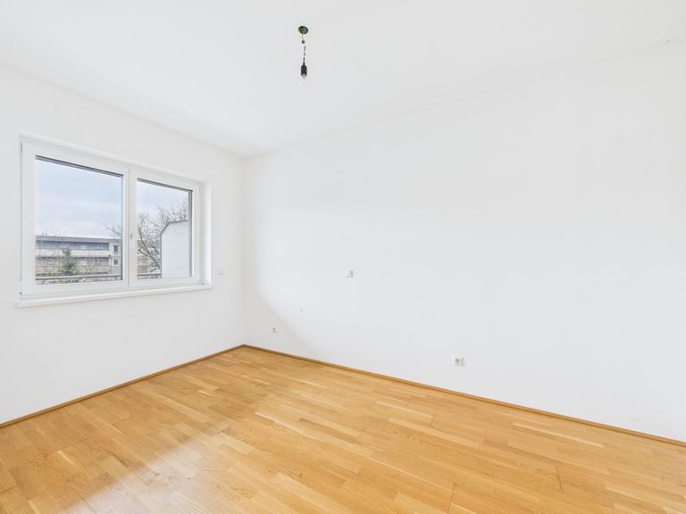 CAM04191G0-PR0078-STILL003