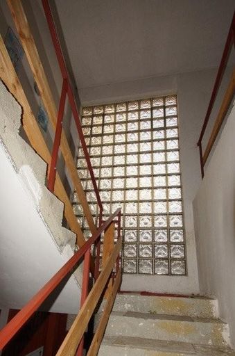 11 Stiegenhaus Haus 1  Moosbrunn