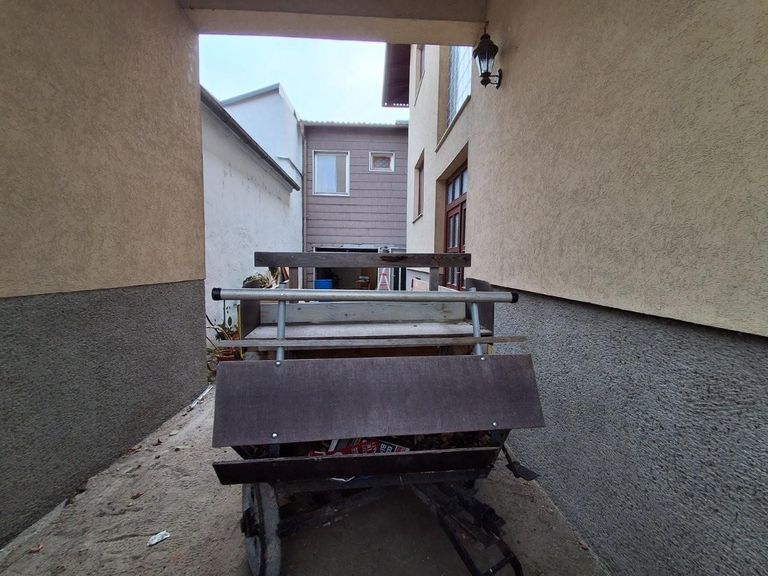 24 Hauseinfahrt überdacht Innenhof Moosbrunn