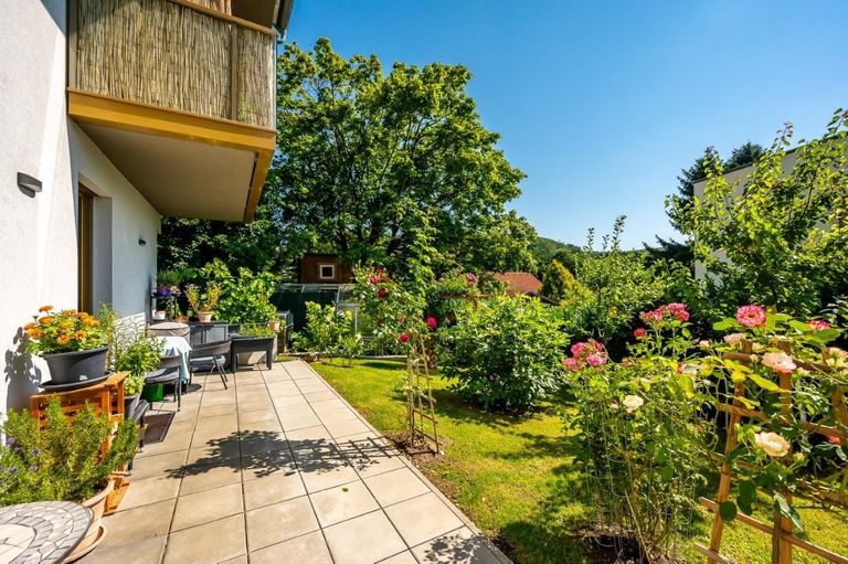 1 Terrasse mit Rosengarten ETW 3004