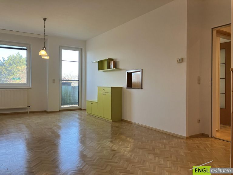 Wohnzimmer mit Balkonausgang