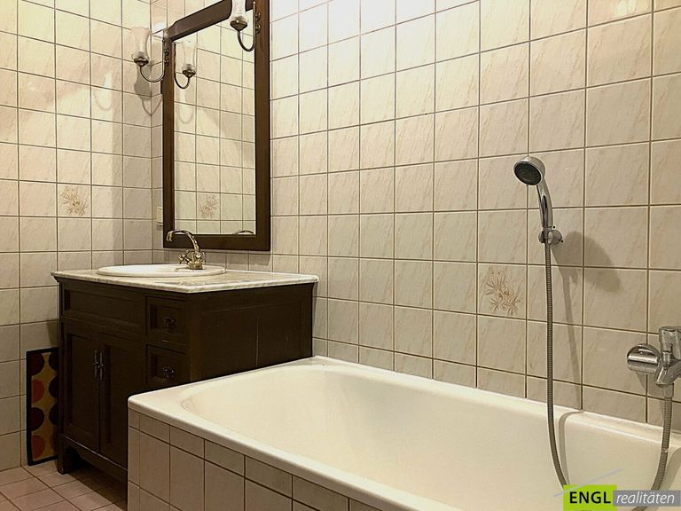 Badezimmer mit Wanne