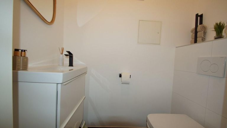 7 WC mit Waschtisch ETW 1220