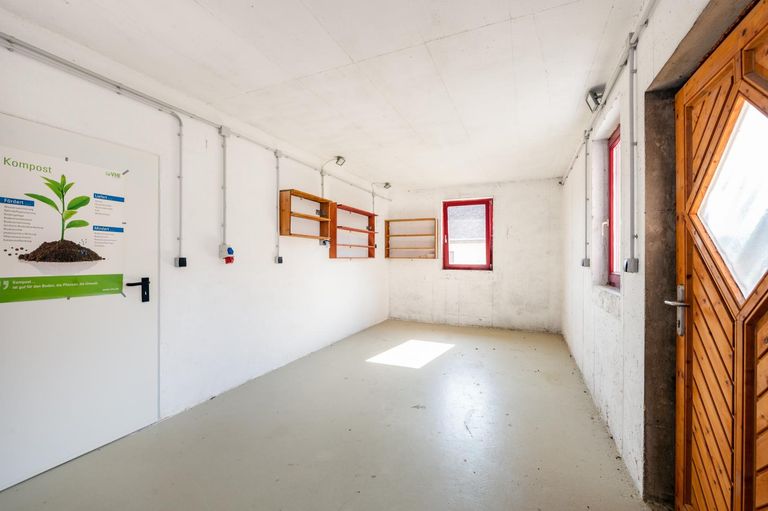 Wohnhaus Keller Lager/Garage