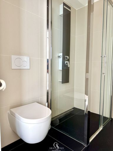 Badezimmer 2 - mit WC, Waschbecken und Dusche