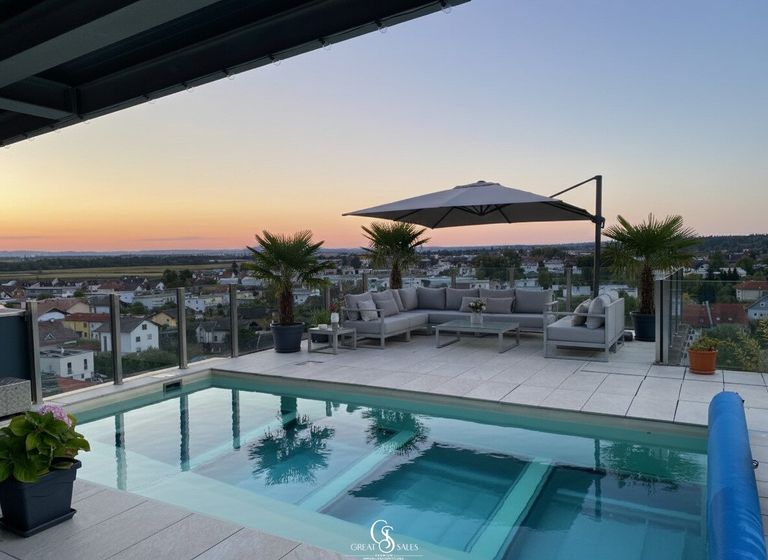 Dachterrasse mit Pool und Glasboden