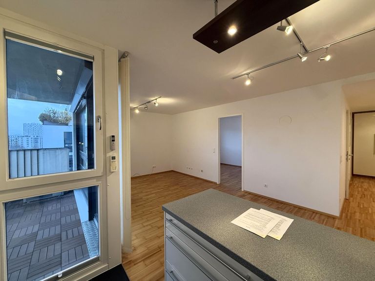 Wohn- / Essküche, klimatisiert / Deckenleuchten