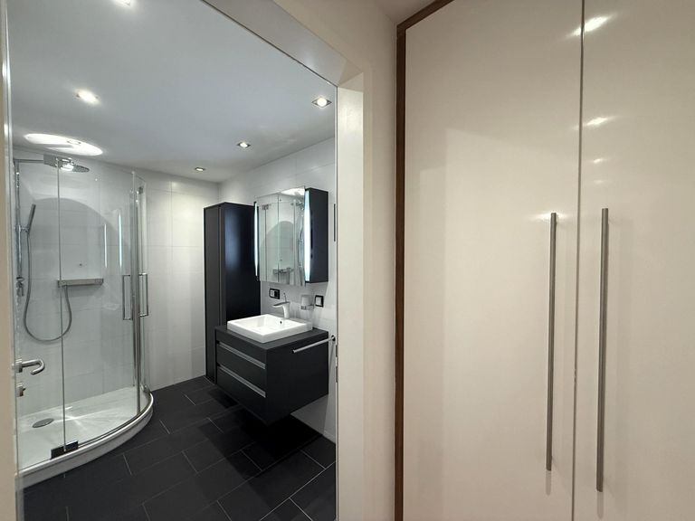 Eingangsgarderobe / Bad / Deckenspots