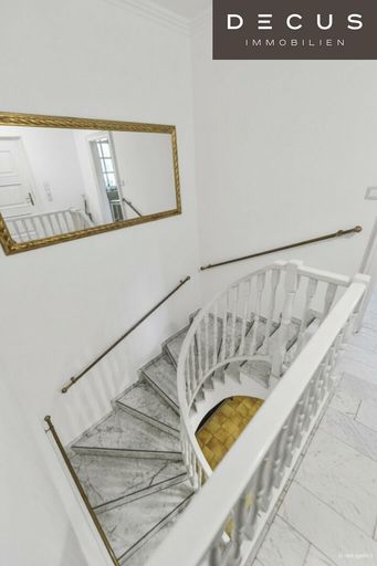 Stiegenabgang ins Souterrain