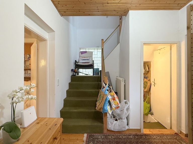 Treppe ins Obergeschoss