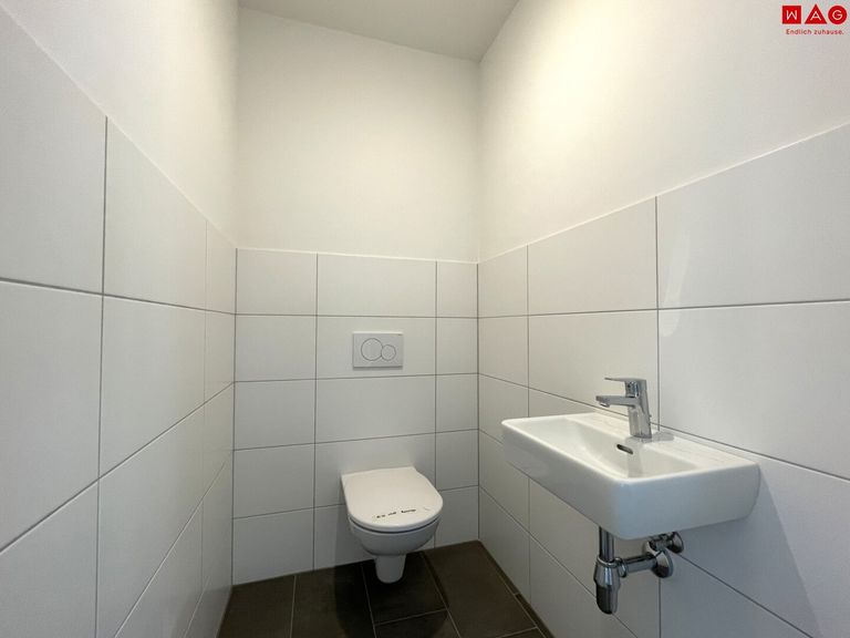 WC mit Handwaschbecken