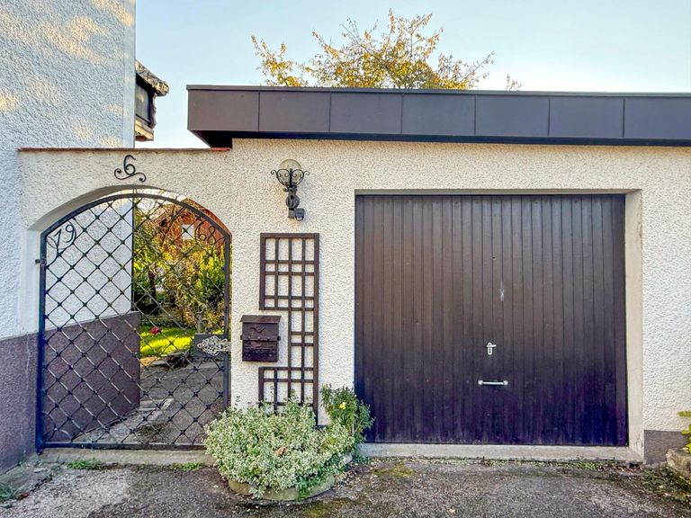 Zufahrt Garage, Hauszugang