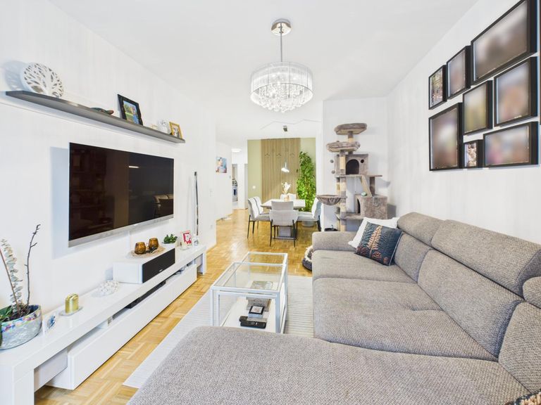 Wohn- und Essbereich 4