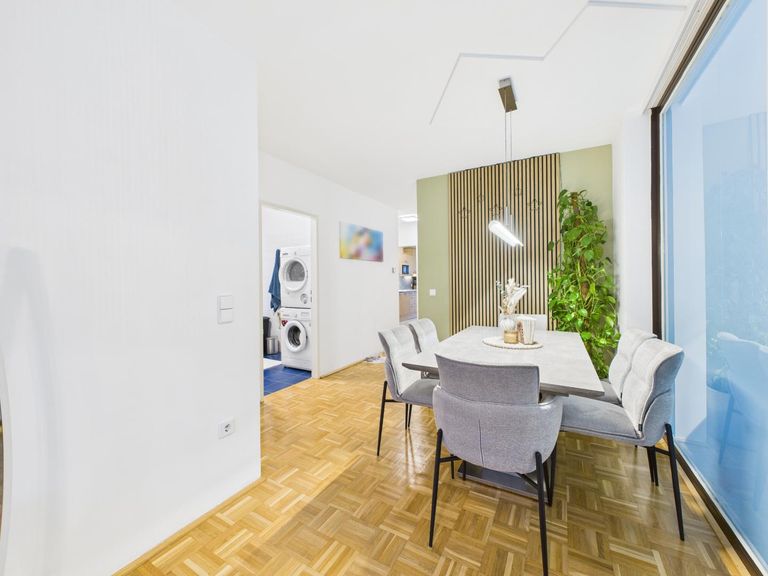 Wohn- und Essbereich 6