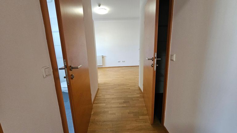 20251216_094219_resized