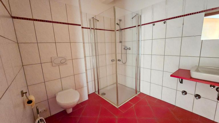 20251216_095228_resized