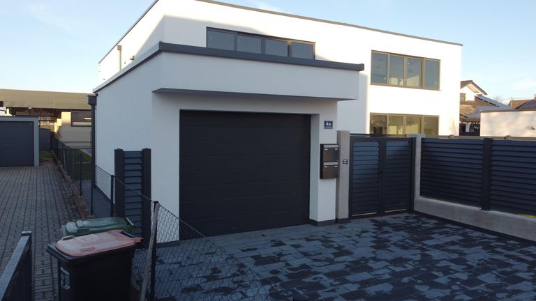 Garage mit 2 PKW Stellpätzen