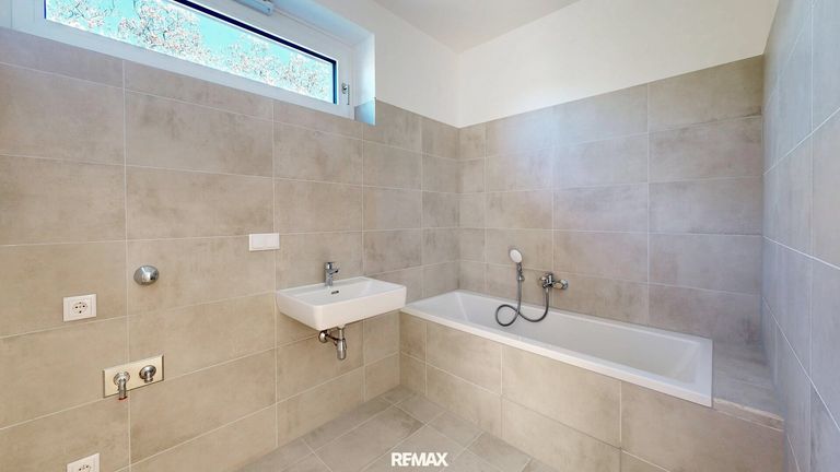 Bad mit Badewanne