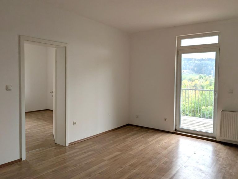 Zimmer mit Balkonzugang