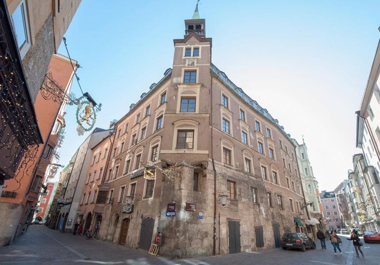 Goldener Hirsch vor Sanierungsbeginn