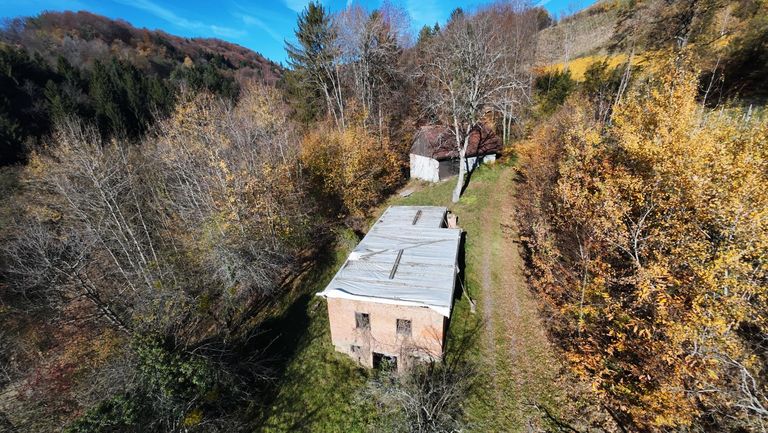 Altbestand und Nebengebäude