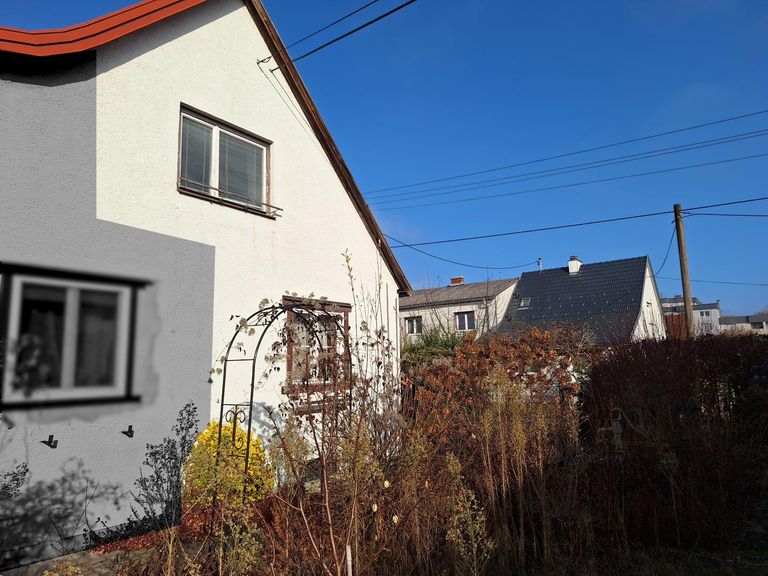 Haushälfte mit Garten