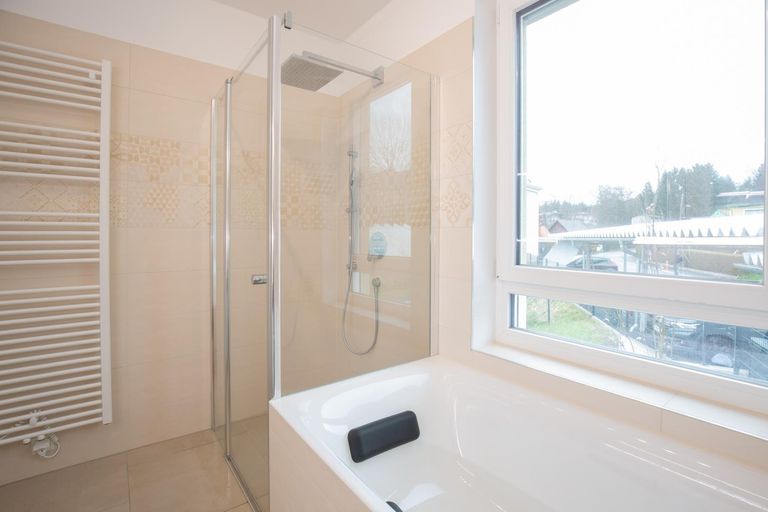 Dusche OG