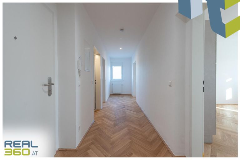 Gang mit Blick in die Zimmer