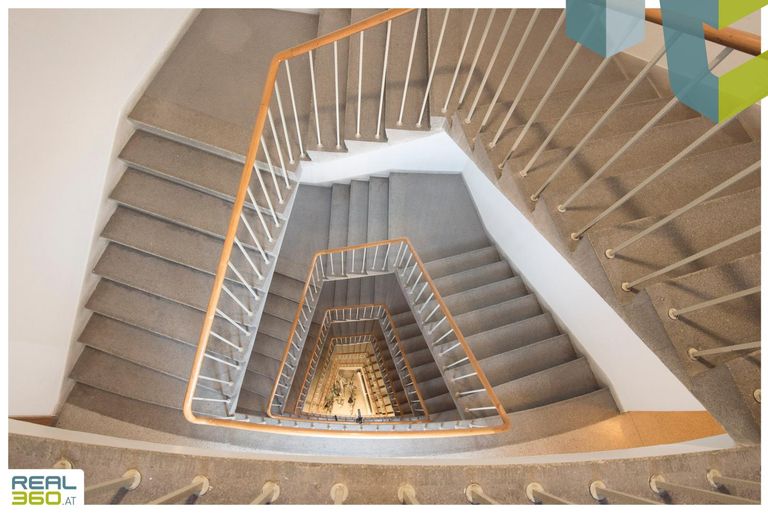 Schönes ehrwürdiges Stiegenhaus