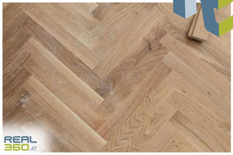 Künftiges Echtholzparkett mit Fischgrätmuster