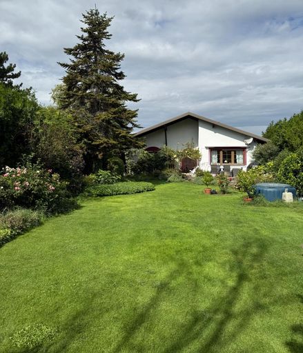 Hausansicht vom Garten