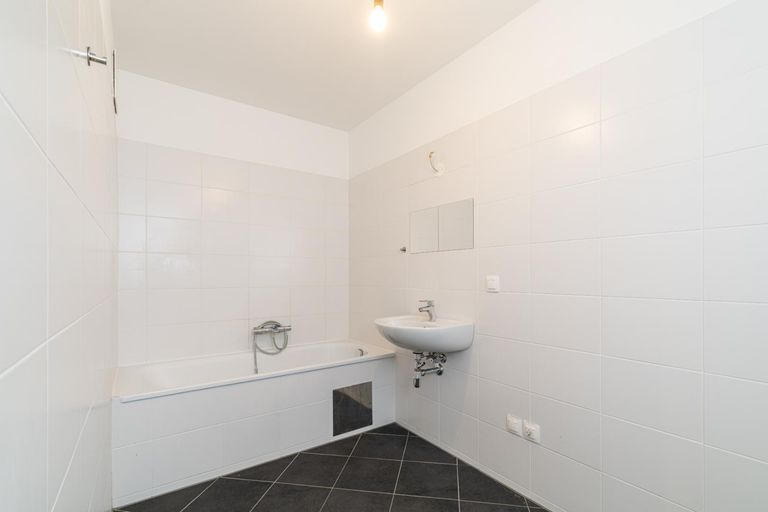 13_Wannenbad mit viel Platz für Ihre Gestaltung