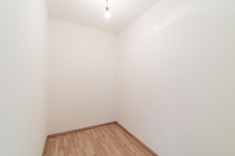 15_großzügiger Abstellraum-Wandschrank