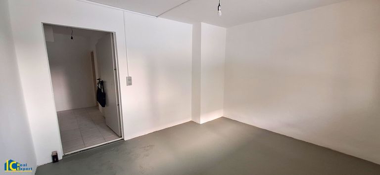 Frisch renoviert mit Steckdose