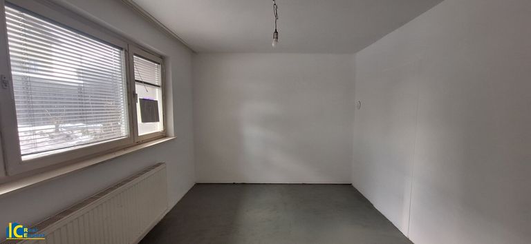 Toller Raum, großzügig und frisch renoviert