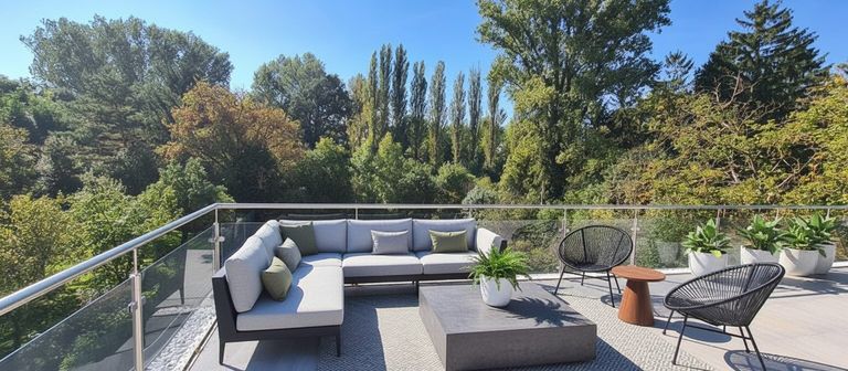 Terrasse: KI generiert Einrichtung