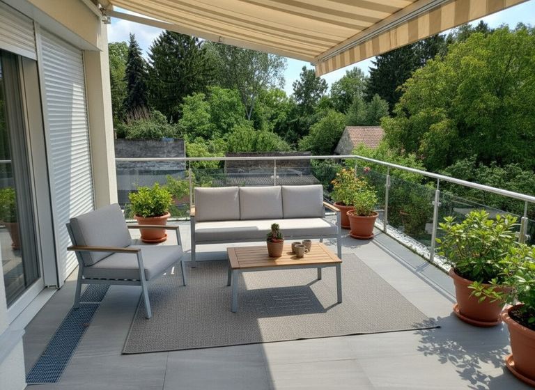Terrasse: KI generiert Einrichtung