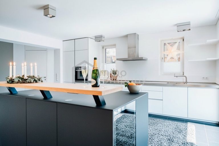 Teilansicht Küche - Barbereich mit integrierten Weinschrank