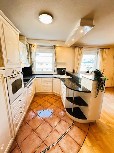 Design-Küche mit Bar