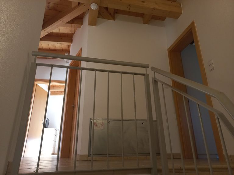 Blick vom Stiegenhaus ins Obergeschoss